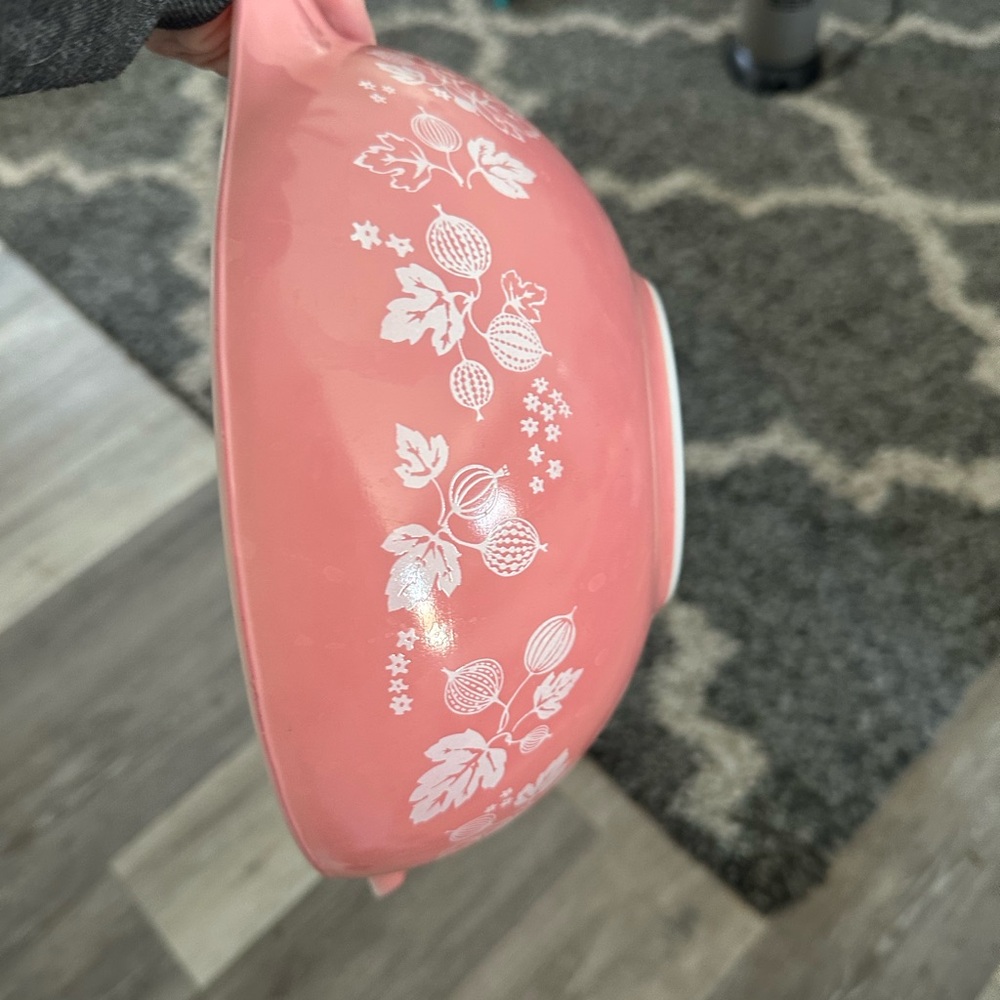 Pyrex 1950s 4 quart Pink Cinderella Mixing Bowl with gooseberry Design